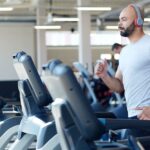 Tapis, rameur ou elliptique ? Notre guide vous aide à choisir le bon équipement fitness selon vos objectifs, espace et budget. Découvrez !