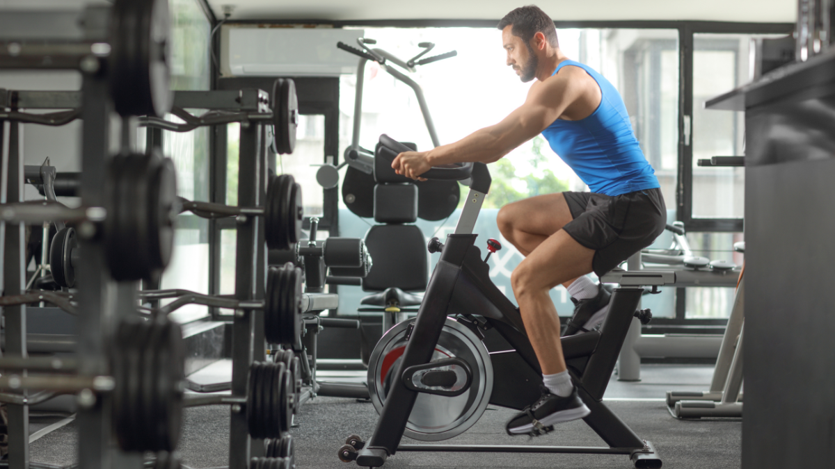 Les bienfaits du cyclisme en salle : pourquoi se mettre au vélo indoor ?